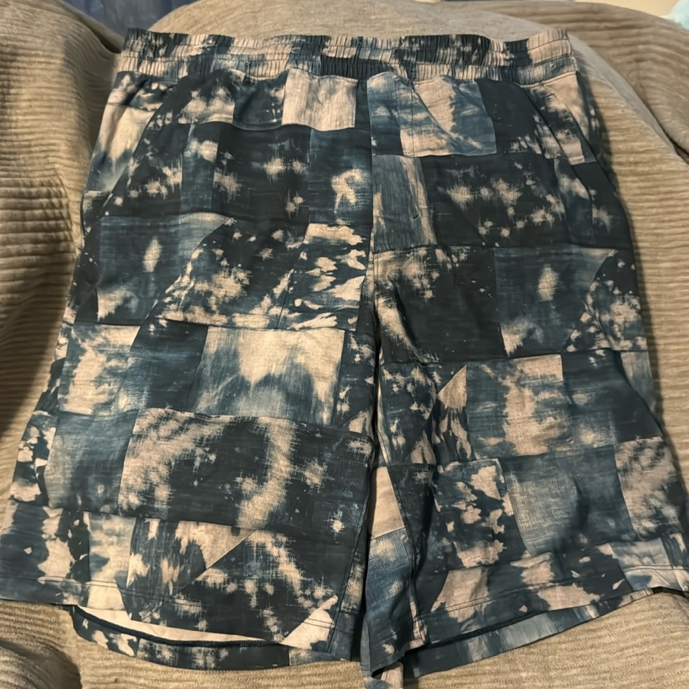 Lululemon Men’s workout shorts, no tag, size M